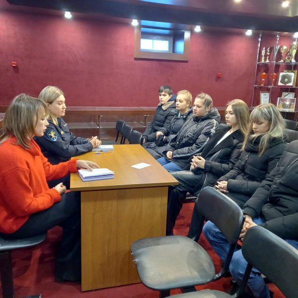 Полицейские Егорлыкского района провели экскурсию для студентов колледжа по территориальному отделу полиции